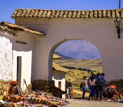 Colonial-arch-of-entrance-to-the-complex-of-Chinchero.webp