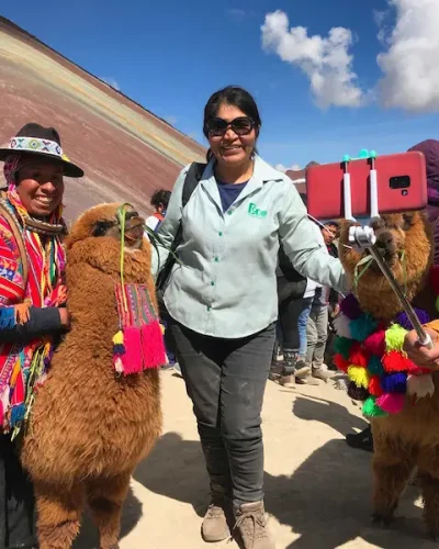 Passenger-of-eco-tour-cusco-in-rainbow-mountain-peru.webp